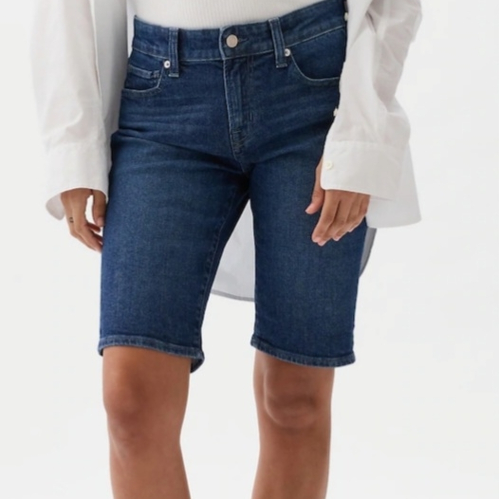 NWT GAP Factory  9" Mid Rise Denim Bermuda Dark Blue (XS/25 & XS/26)